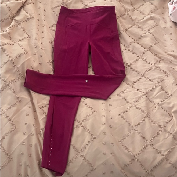 Fast and Free Ripened Raspberry Legginings - Picture 3 of 4